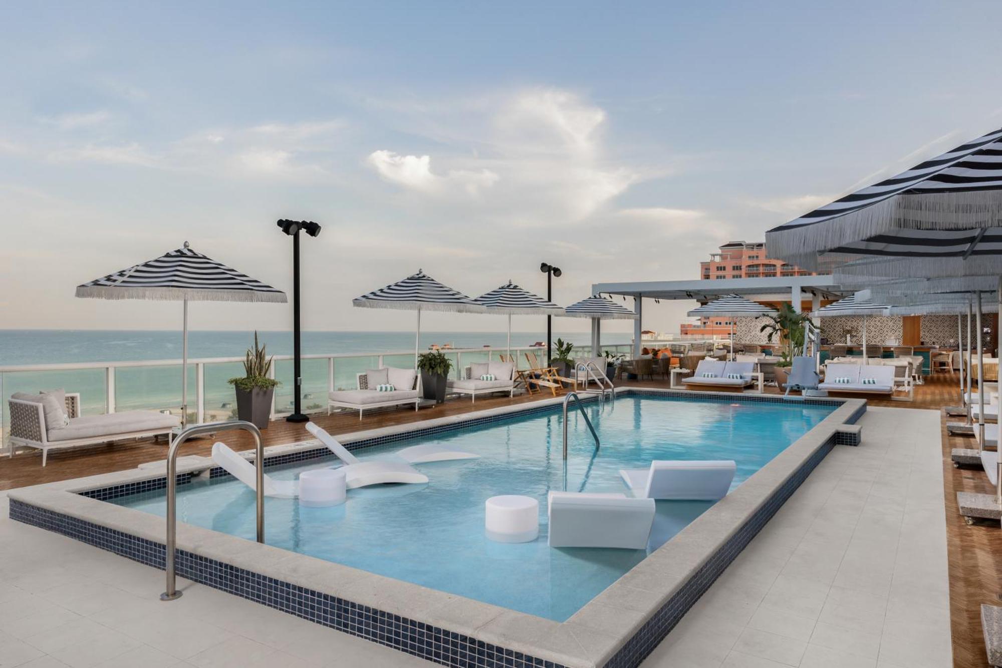 The Hiatus Clearwater Beach, Curio Collection By Hilton Екстериор снимка